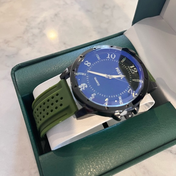 NIB Fossil watch - Picture 2 of 6